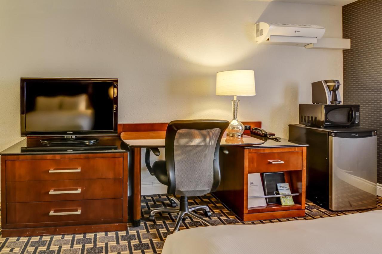 La Saguenéenne - Hôtel et Centre de Congrès Chicoutimi Extérieur photo